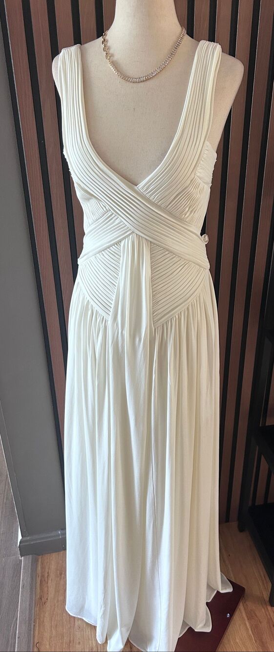 BCBG MaxAzria White Sleeveless Dress Woman’s v neck maxi size 6